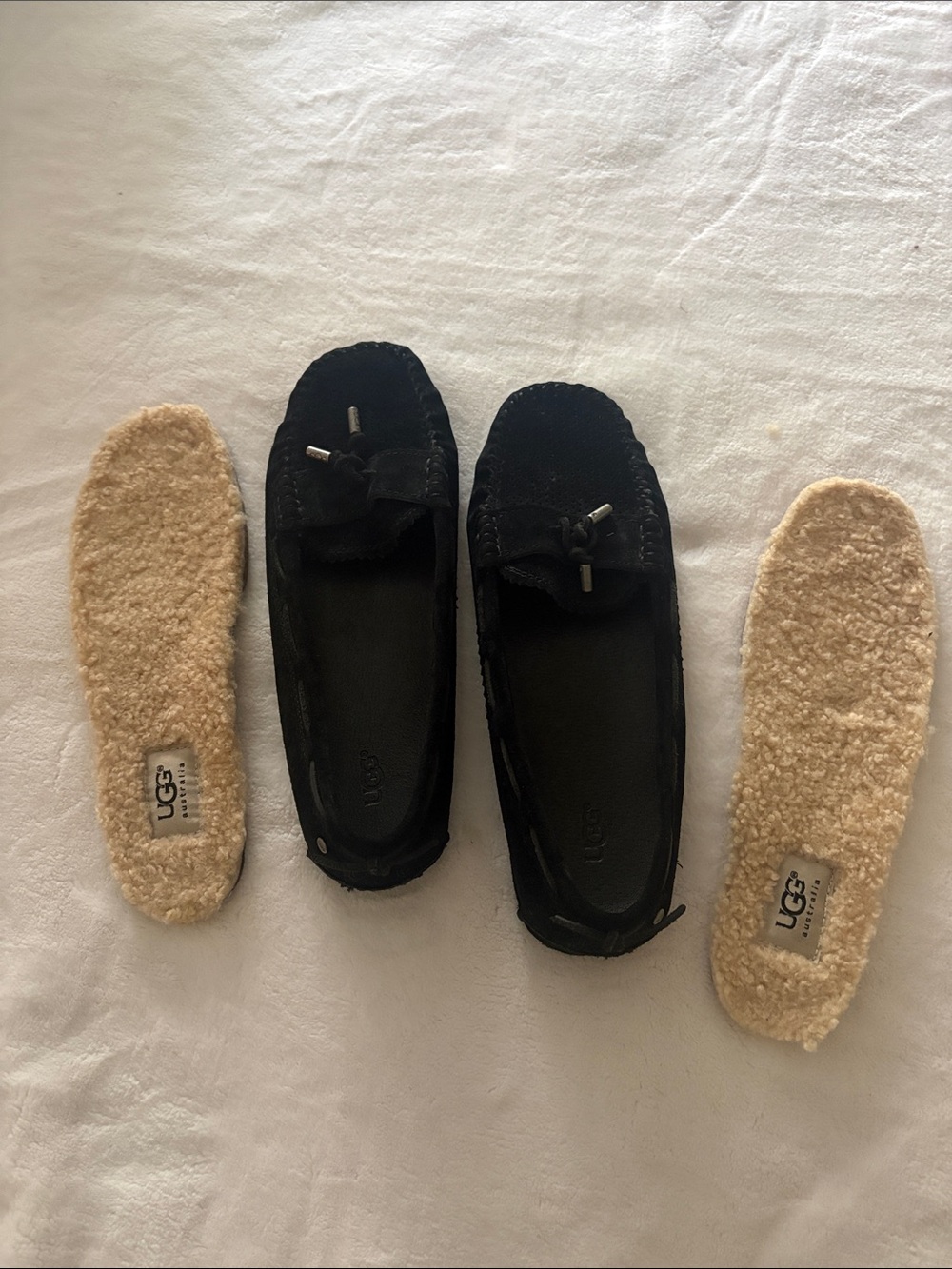 UGG Dakota Slipper Black Fur-Lined Moccasins like new